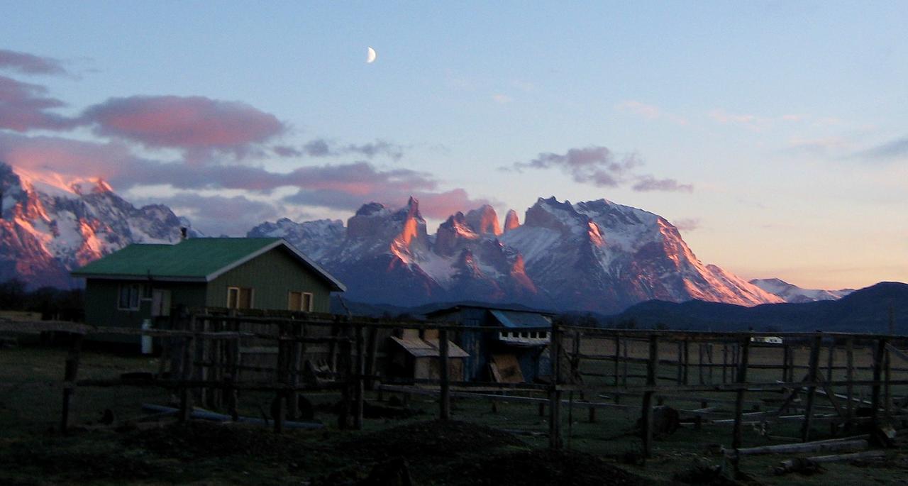 Bed and Breakfast Vista Al Paine - Refugio De Aventura Торрес-дель-Пайне Экстерьер фото