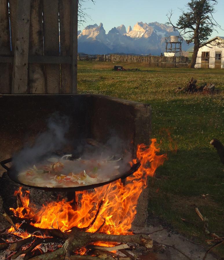 Bed and Breakfast Vista Al Paine - Refugio De Aventura Торрес-дель-Пайне Экстерьер фото